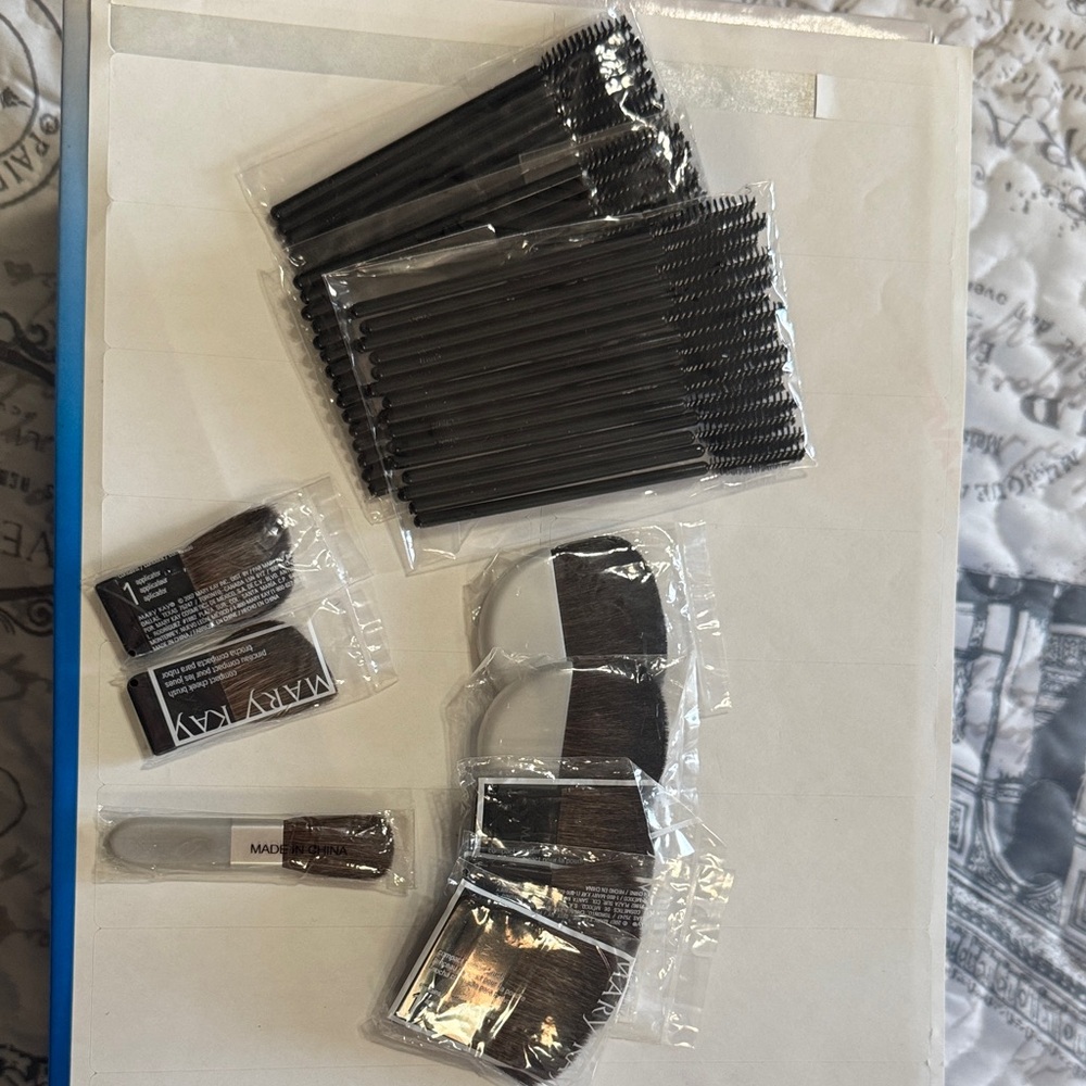 Mary Kay Makeup Brush Set - Black and Brown